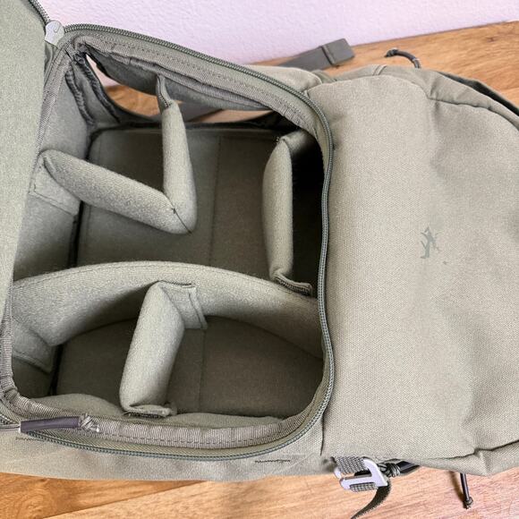 Brevite Jumper Camera Photo Backpack Pine Green Shoulder Strap Zip 22L Large EUC - Picture 11 of 12